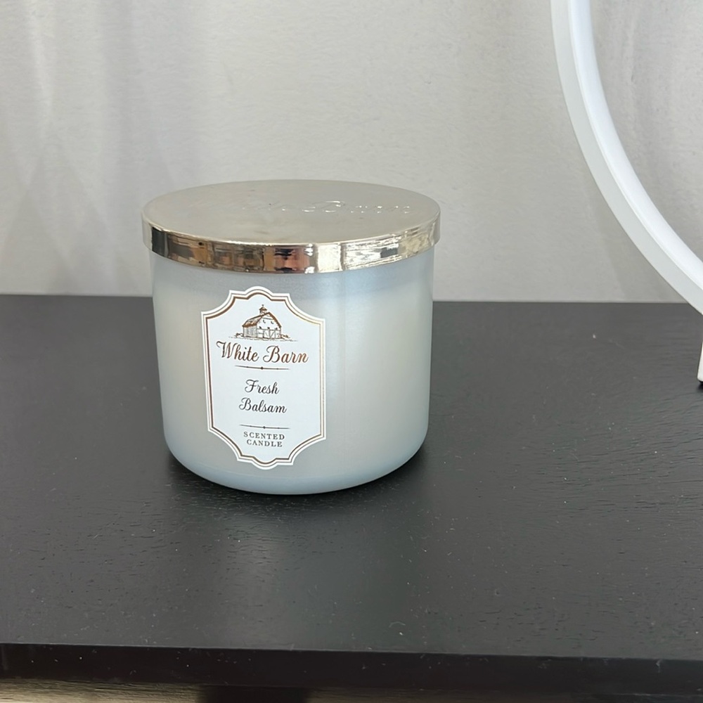 White Barn/ Bath & Body Works FRESH BALSAM 3 Wick Candle - Picture 1 of 3